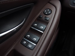 2014 寶馬 BMW 535d xDrive Metallic White door panel controls