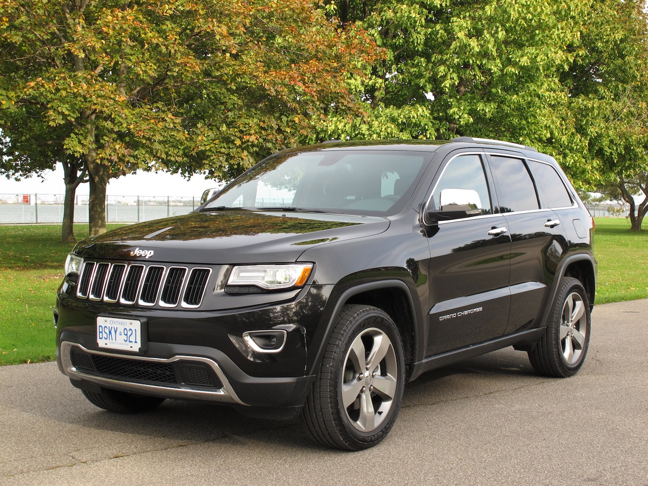 Canadian Auto Review - 2014 Jeep Grand Cherokee Photos.