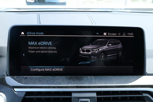 2020 BMW X3 xDrive30e Plug-In Hybrid display